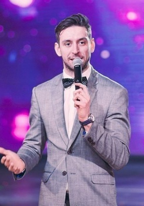 Ведущий, артист Креков Евгений